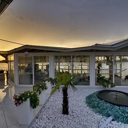 Graf * 斯梅代雷沃