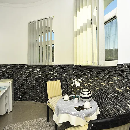 Graf * 斯梅代雷沃