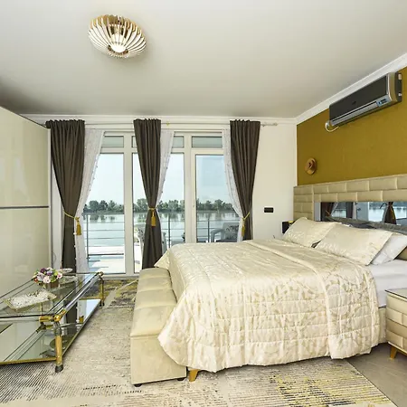 Graf * 斯梅代雷沃